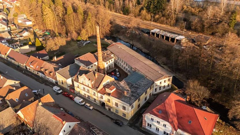 Prodej výrobních prostor, Kolinec, 2640 m2