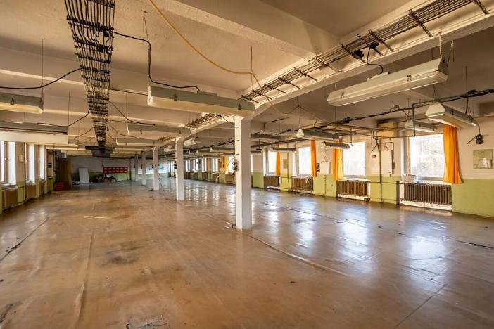 Prodej výrobních prostor, Kolinec, 2640 m2