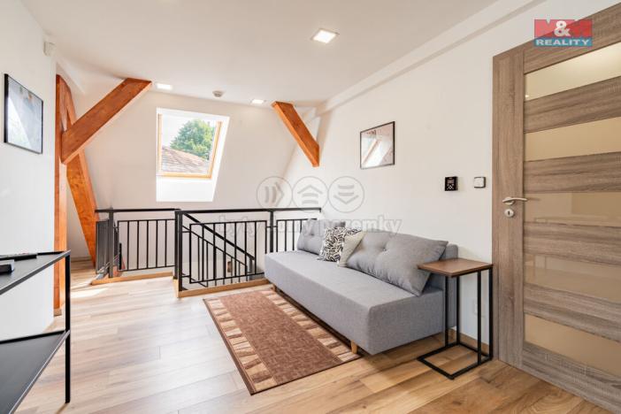 Pronájem atypického bytu, Hoštice, 60 m2