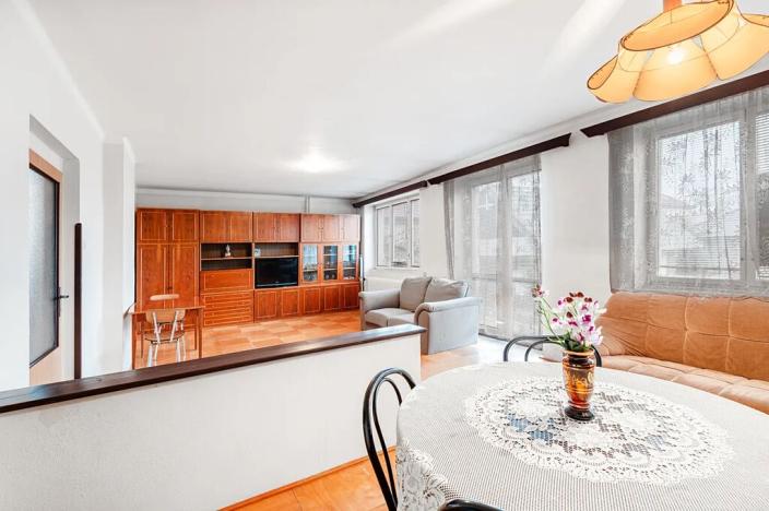 Prodej rodinného domu, Velim, náměstí Obránců míru, 180 m2