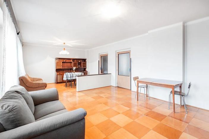 Prodej rodinného domu, Velim, náměstí Obránců míru, 180 m2