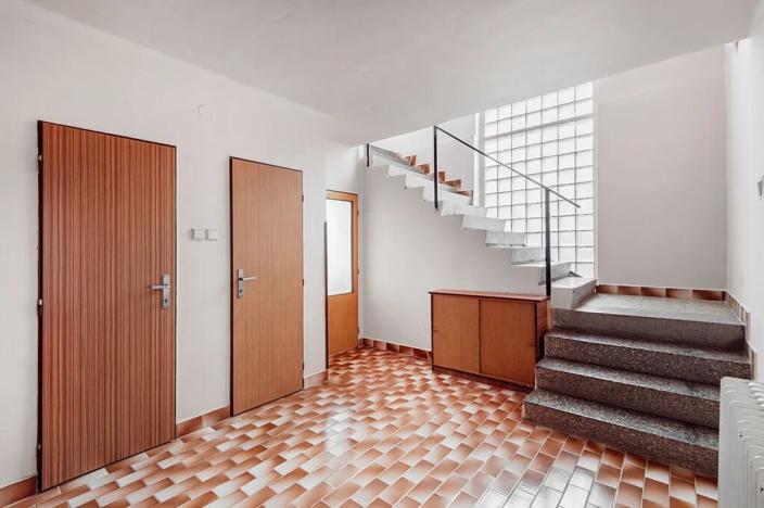 Prodej rodinného domu, Velim, náměstí Obránců míru, 180 m2