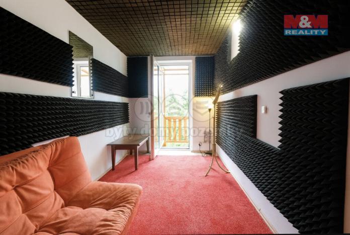 Prodej bytu 3+1, Karlovy Vary - Stará Role, Nerudova, 66 m2