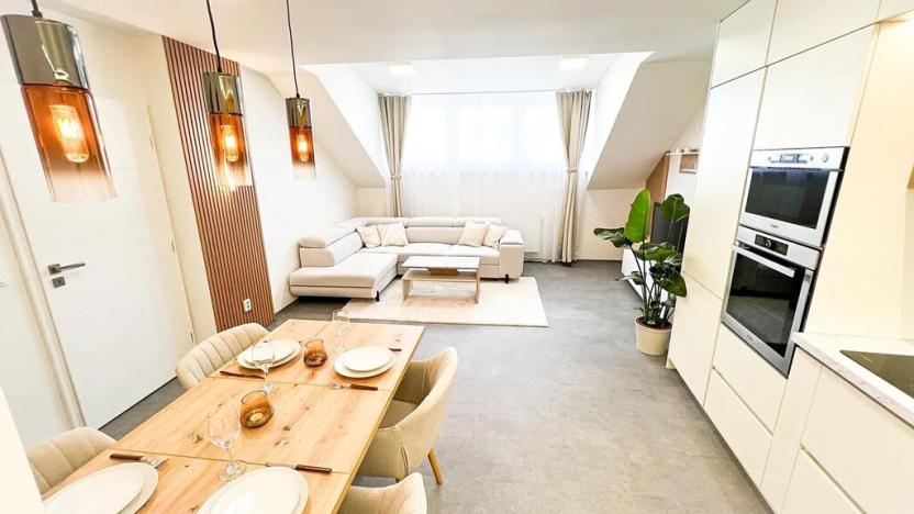Pronájem bytu 2+1, Praha - Smíchov, Zubatého, 74 m2
