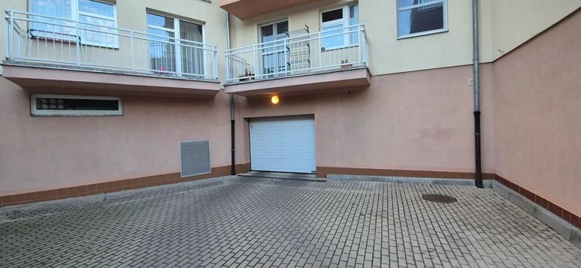 Pronájem garážového stání, Praha - Suchdol, Internacionální, 15 m2