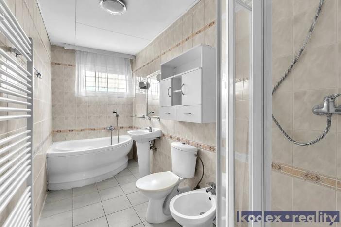 Prodej rodinného domu, Pardubice, 270 m2