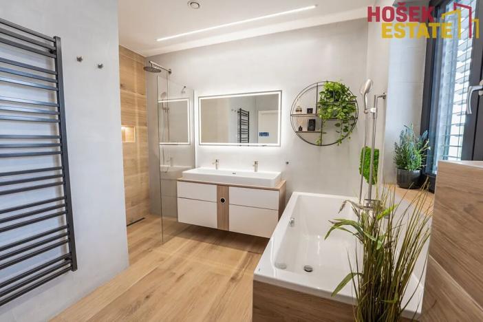 Prodej bytu 4+kk, Holubice, 135 m2