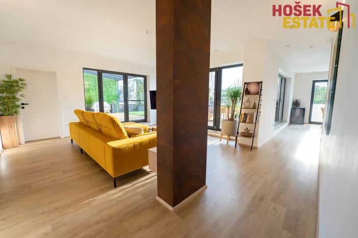 Prodej bytu 4+kk, Holubice, 135 m2