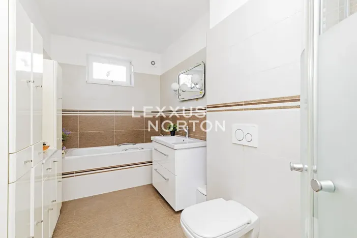 Prodej rodinného domu, Kamenice, Kruhová, 355 m2