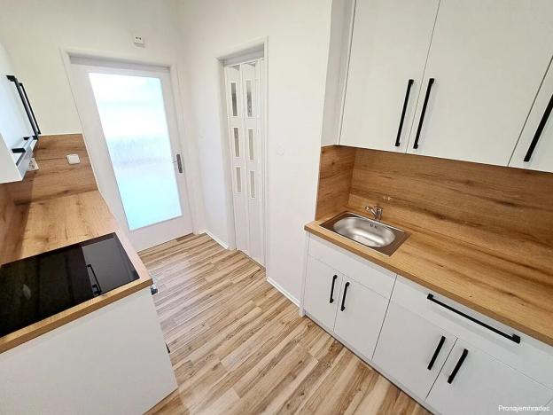 Pronájem bytu 1+kk, Hradec Králové, Nerudova, 31 m2