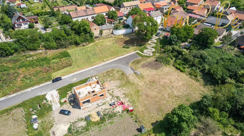 Prodej pozemku, Martiněves, 1360 m2