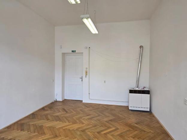 Pronájem kanceláře, Hradec Králové, Gočárova třída, 21 m2