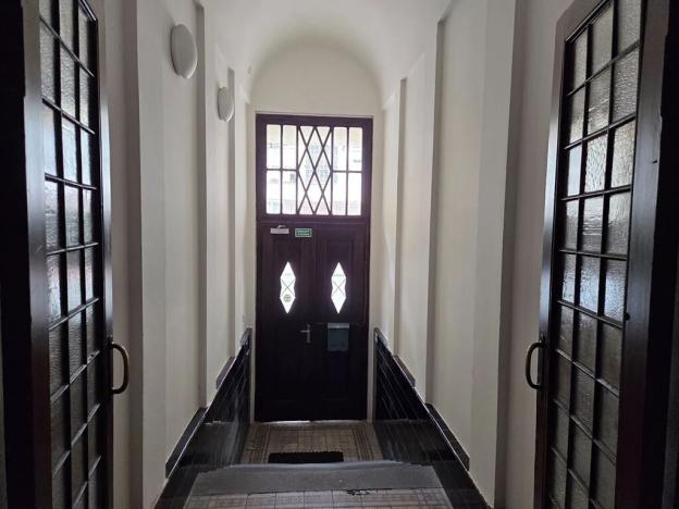 Pronájem kanceláře, Hradec Králové, Gočárova třída, 21 m2