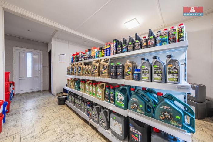 Prodej obchodního prostoru, Lišany, 832 m2