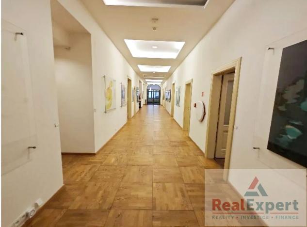 Pronájem kanceláře, Praha - Staré Město, 28. října, 630 m2