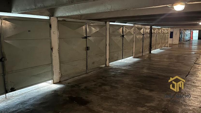 Prodej garáže, Zlín, Dřevnická, 18 m2