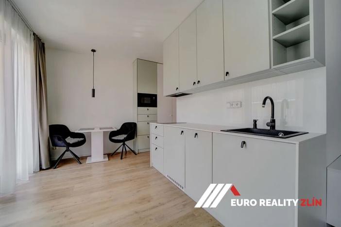 Pronájem bytu 1+kk, Zlín, Sadová, 43 m2