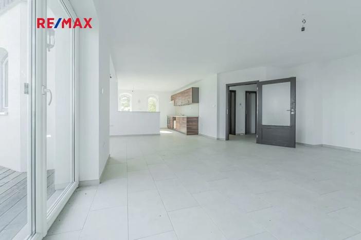 Prodej rodinného domu, Vinařice, 382 m2