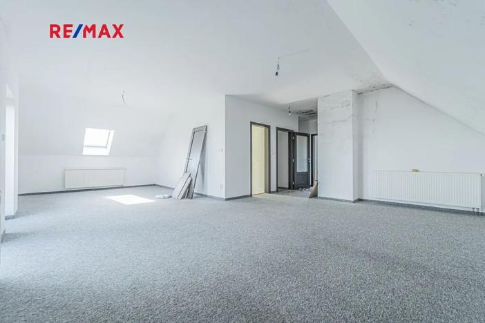 Prodej rodinného domu, Vinařice, 382 m2