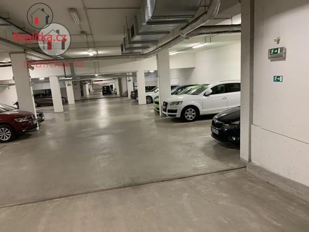 Prodej garážového stání, Brno, 18 m2