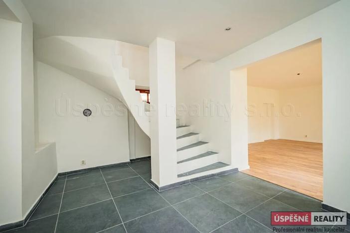 Prodej komerční nemovitosti, Chožov, 737 m2