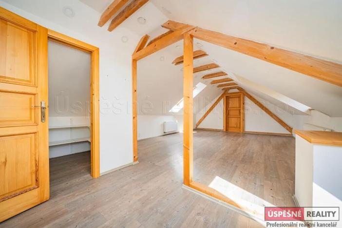 Prodej komerční nemovitosti, Chožov, 737 m2