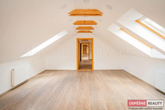 Prodej komerční nemovitosti, Chožov, 737 m2