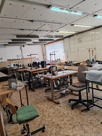 Prodej obchodního prostoru, Hradec Králové, Kalendova, 600 m2