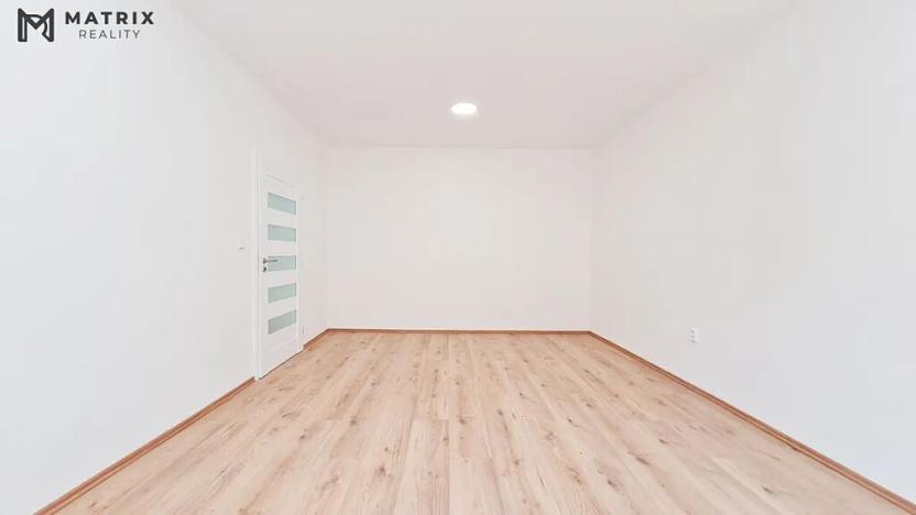 Prodej bytu 2+kk, Králův Dvůr, náměstí Míru, 55 m2