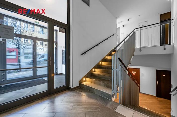 Pronájem bytu 1+kk, Praha - Vršovice, Petrohradská, 30 m2