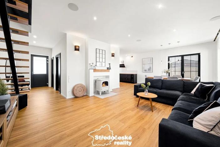 Prodej rodinného domu, Polerady, 240 m2