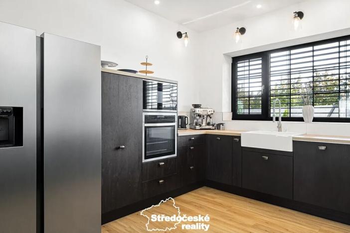 Prodej rodinného domu, Polerady, 240 m2