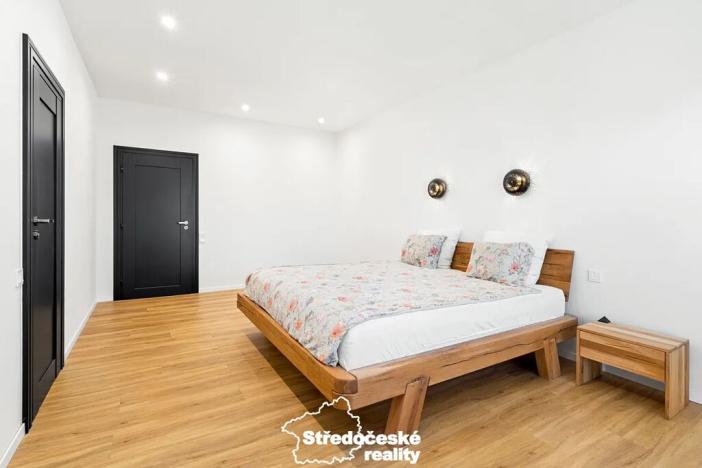 Prodej rodinného domu, Polerady, 240 m2