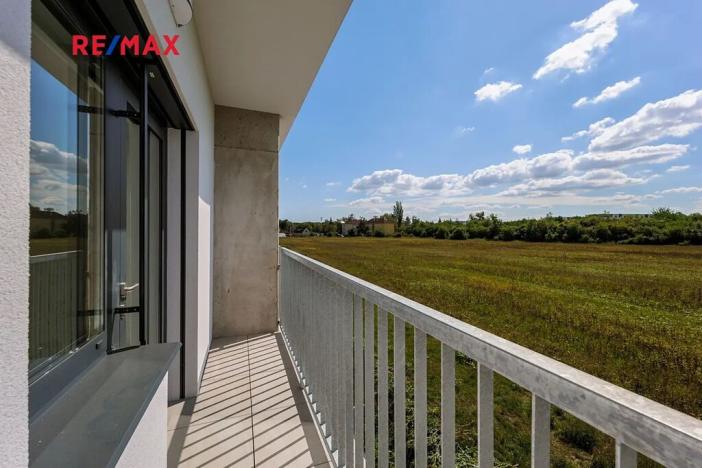 Prodej bytu 1+kk, Praha - Uhříněves, Douchova, 30 m2