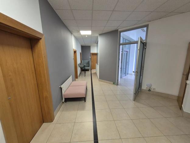 Pronájem kanceláře, Praha - Žižkov, Žerotínova, 400 m2