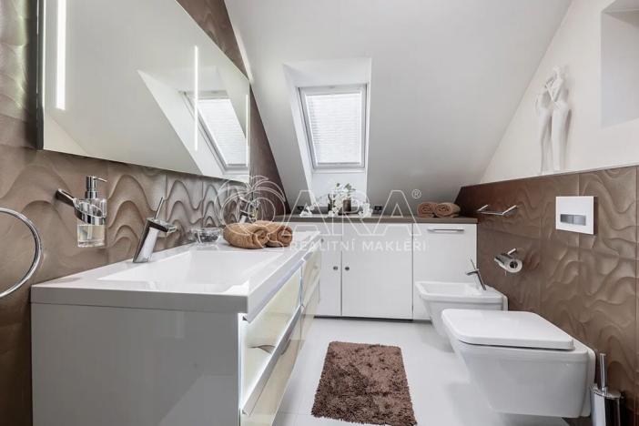 Prodej obchodního prostoru, Zeleneč, Jitrocelová, 150 m2