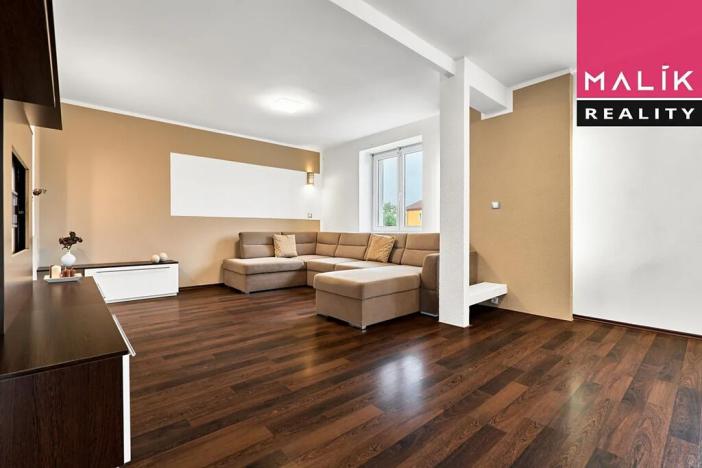 Prodej atypického bytu, Ostrov, Hlavní třída, 141 m2