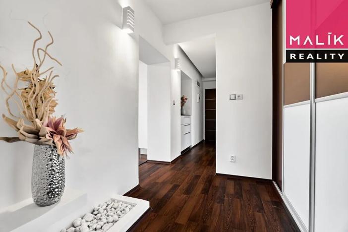 Prodej atypického bytu, Ostrov, Hlavní třída, 141 m2