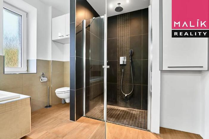 Prodej atypického bytu, Ostrov, Hlavní třída, 141 m2