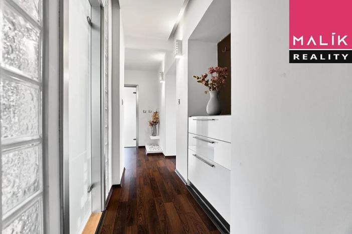 Prodej atypického bytu, Ostrov, Hlavní třída, 141 m2