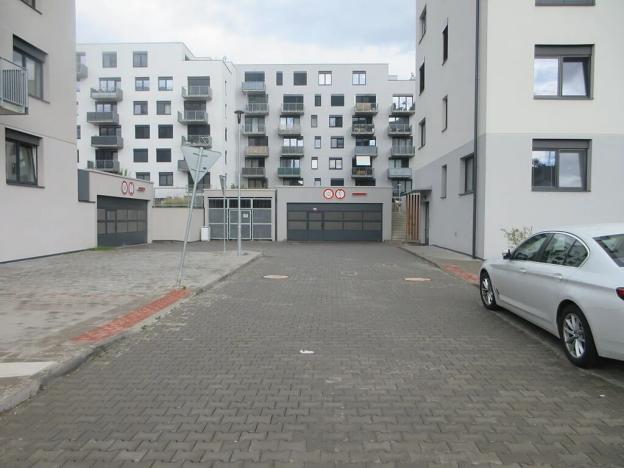 Pronájem garážového stání, Brno, Střední, 14 m2