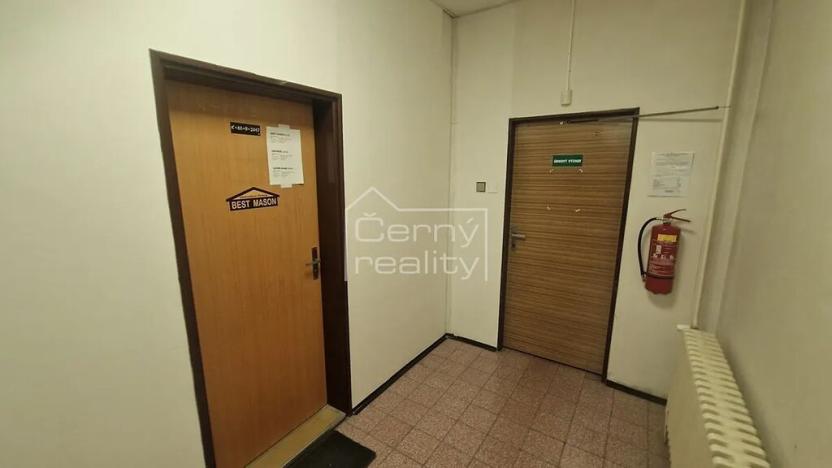 Pronájem kanceláře, Pardubice, Mezi Mosty, 65 m2