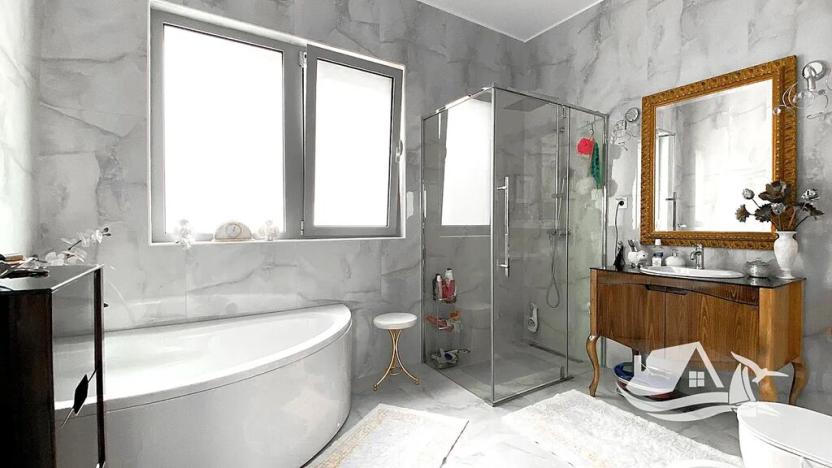 Prodej vily, Kumbor, Černá Hora, 320 m2