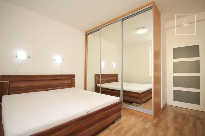 Pronájem bytu 2+kk, Praha - Žižkov, Jeseniova, 46 m2