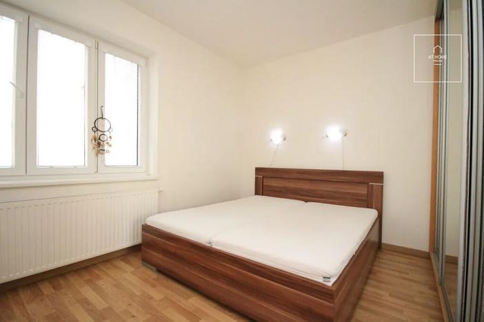 Pronájem bytu 2+kk, Praha - Žižkov, Jeseniova, 46 m2