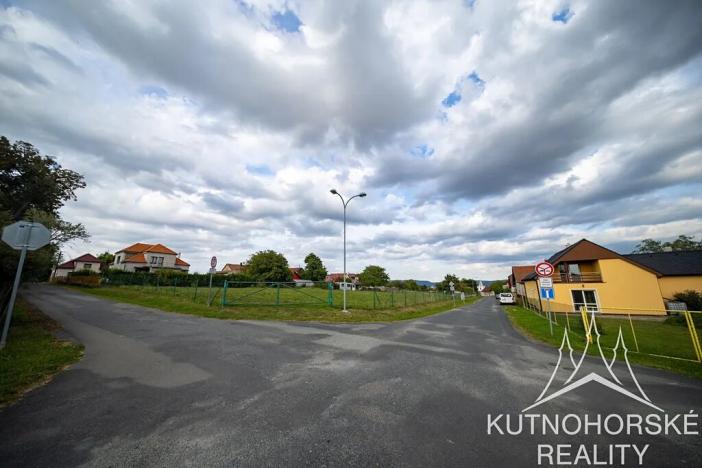 Prodej pozemku pro bydlení, Okřesaneč, 1732 m2