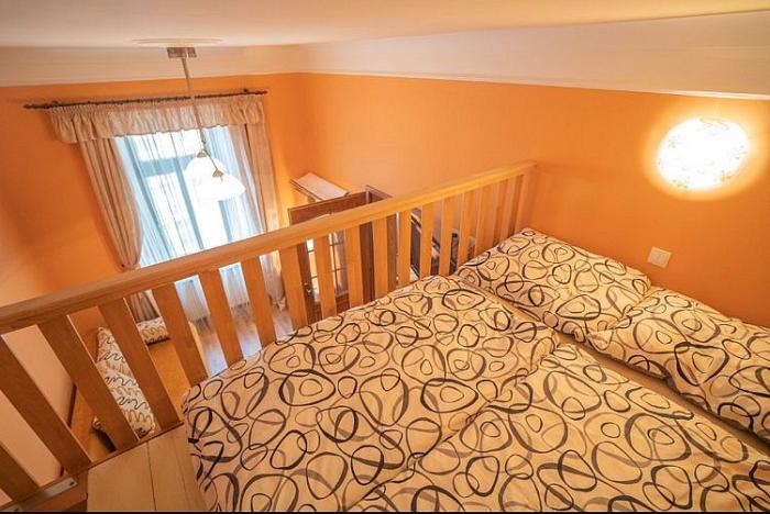 Pronájem bytu 2+kk, Karlovy Vary, Kolmá, 62 m2