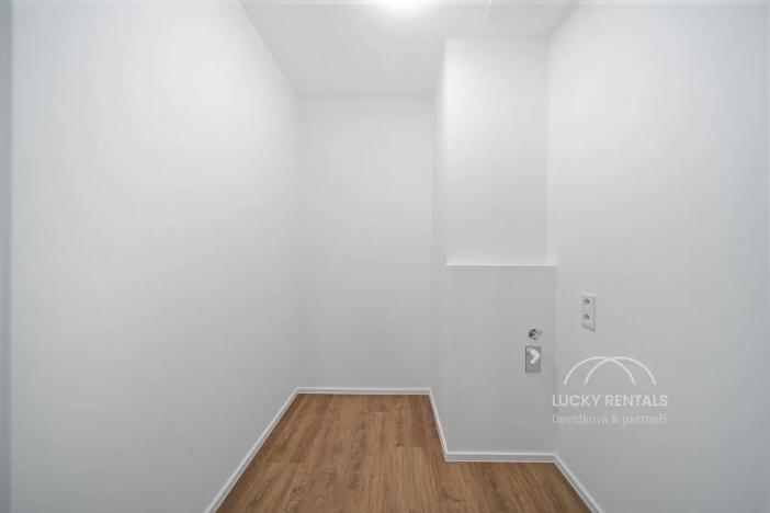 Pronájem bytu 1+kk, Praha - Chodov, Líbalova, 30 m2