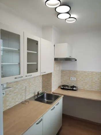 Pronájem bytu 1+kk, Pardubice, Valčíkova, 37 m2