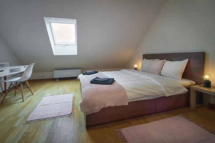 Pronájem bytu 2+kk, Praha - Karlín, Sokolovská, 77 m2